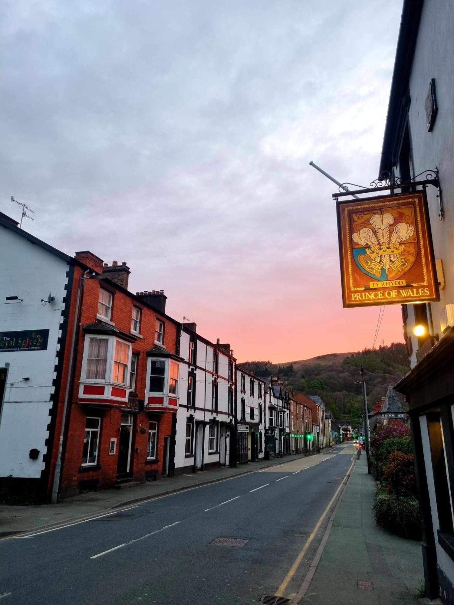 Prince Of Wales Pub And Accommodation Llangollen Dış mekan fotoğraf